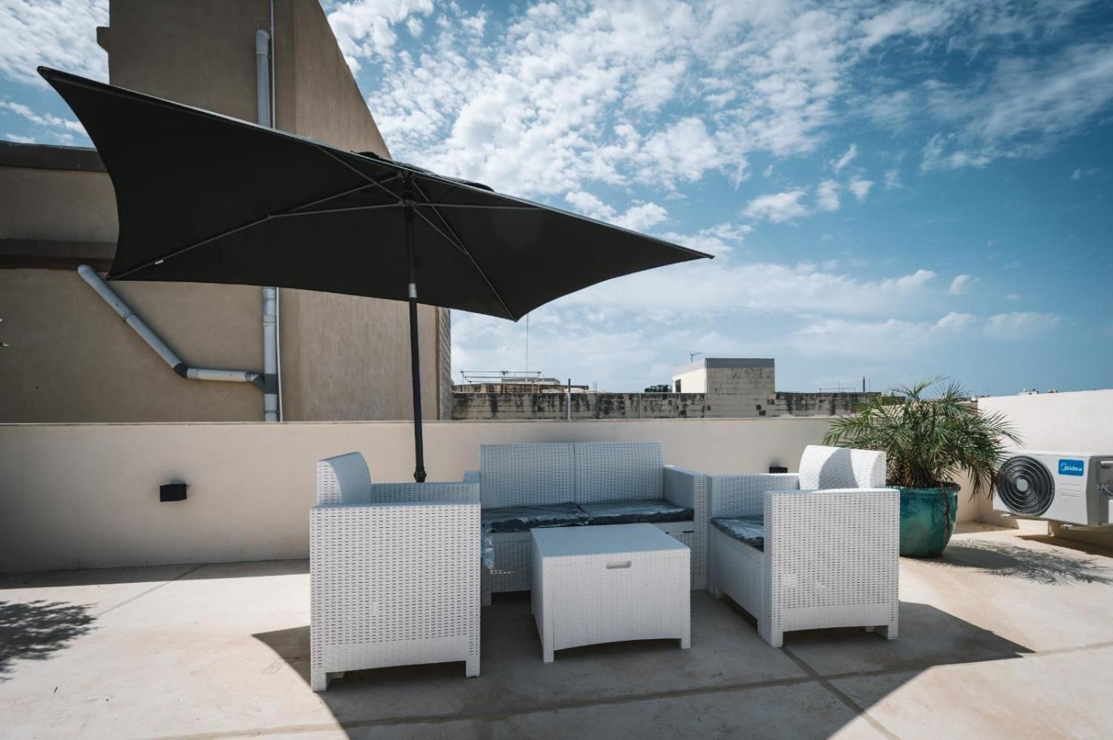 Dar Barbara Duplex 2 Double Bedrooms,2 Sofa Beds Large House With Terrace Roof Views Of Valletta Ferienhaus *