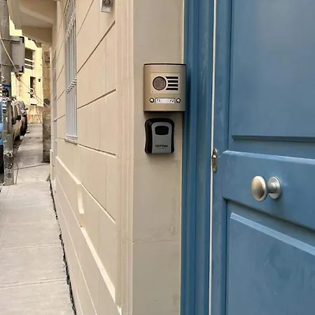 Dar Barbara Duplex 2 Double Bedrooms,2 Sofa Beds Large House With Terrace Roof Views Of Valletta Cospicua Exterior photo